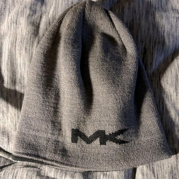 Authentic Michael Kors beanie - Picture 1 of 3